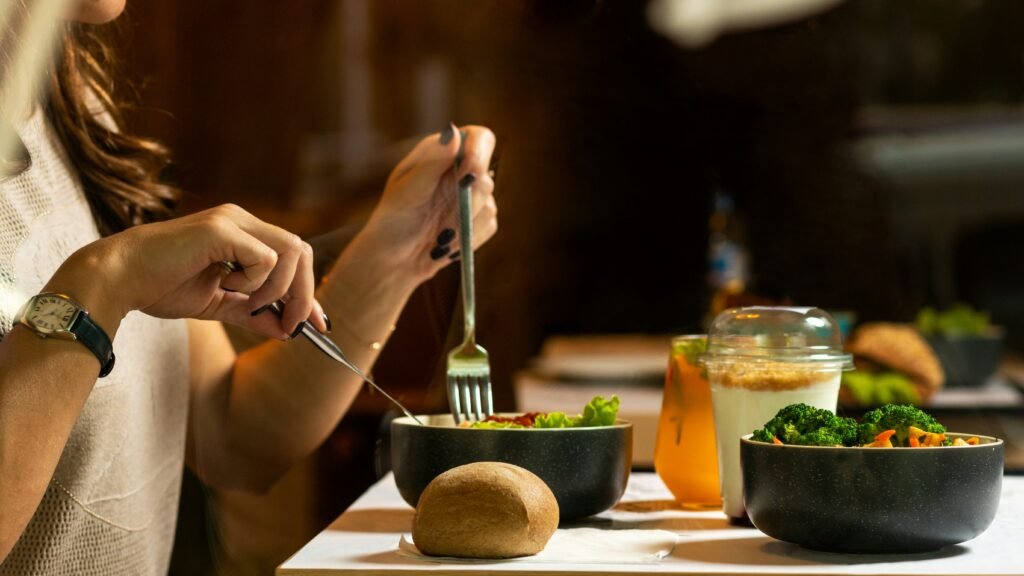 A serene view of a healthy fiber-rich meal illustrating steady blood sugar levels after lunch