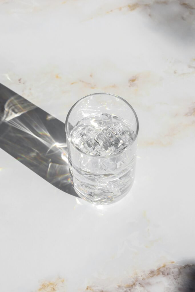 High TDS mineral water setup highlighting magnesium and calcium content for optimal cellular hydration