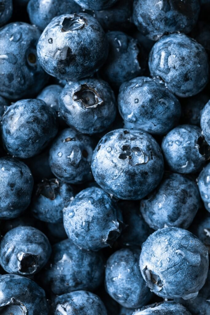 Daily anti aging nutrition bowl with antioxidant polyphenols for cellular health
