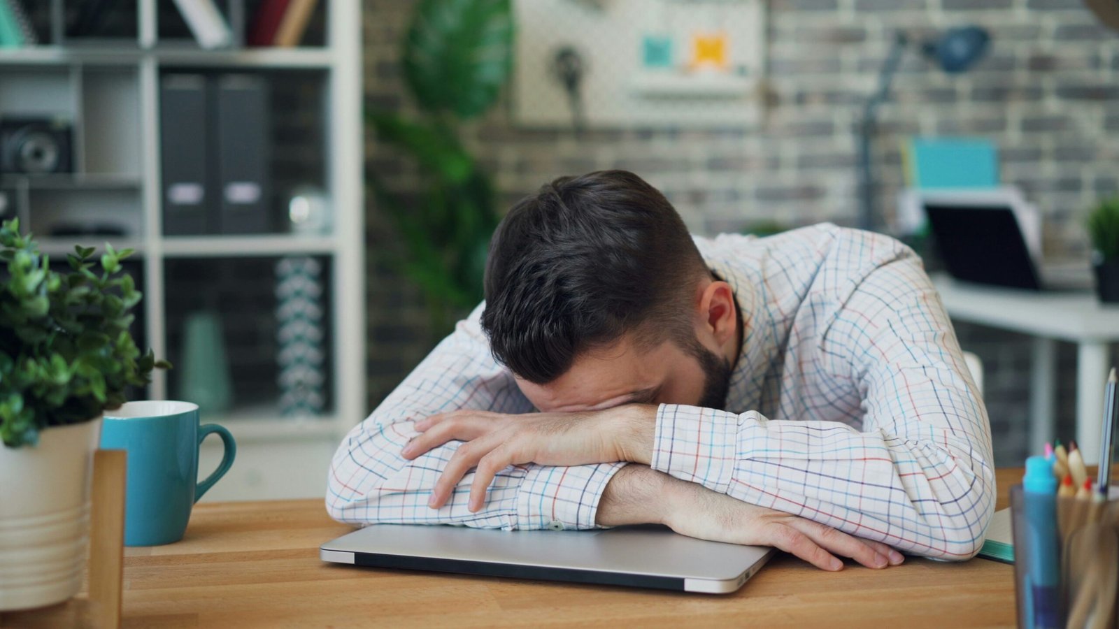 Why You Feel So Sleepy After Lunch: 3 Simple Ways to Fix Post-Meal Fatigue