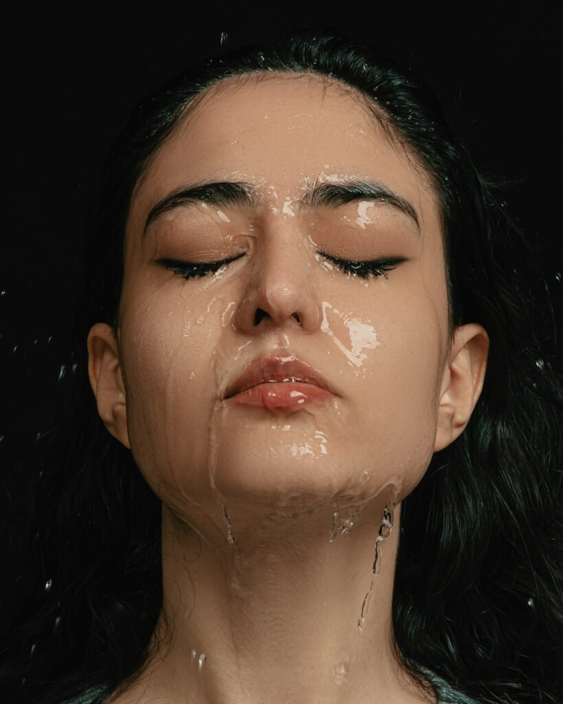Asymmetric data list comparing dry skin versus dehydrated skin mechanisms, barrier ceramide loss, and targeted humectant solutions