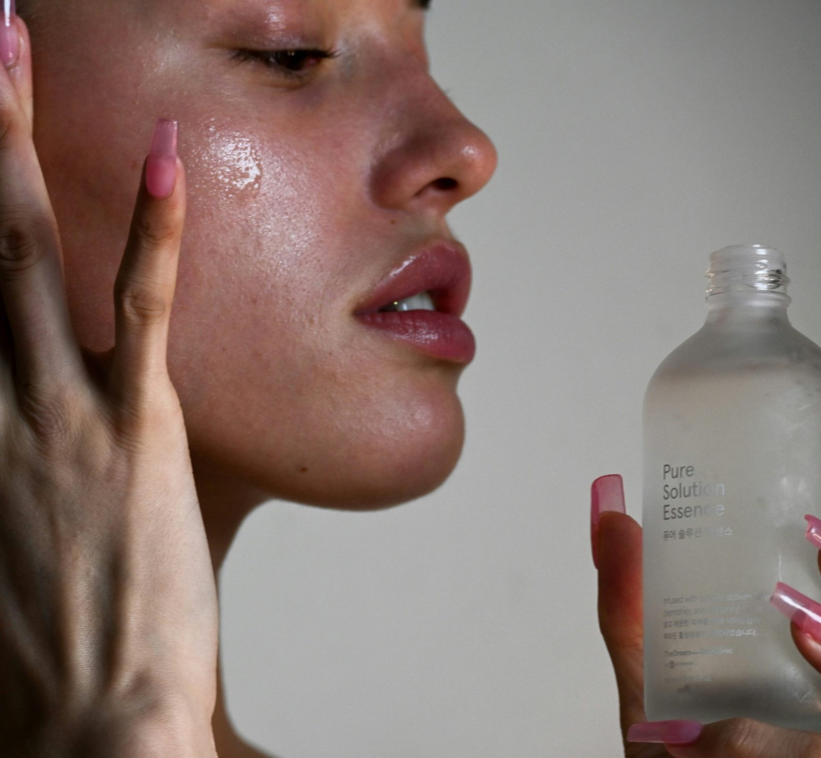 Easy Summer Skincare: How to Instantly Cool and Soothe Sun-Exposed Skin