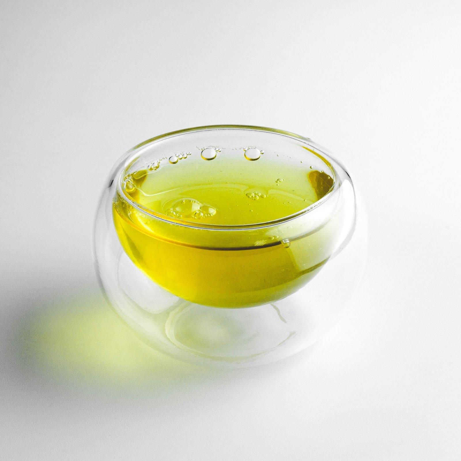 The Morning Olive Oil Shot: How Daily EVOO Protects Glucose and Cells